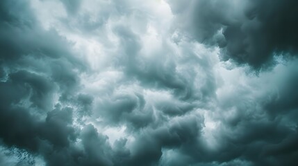 Obraz premium Overcast Sky: A sky covered with thick, gray clouds, setting a mood of calm and introspection. 