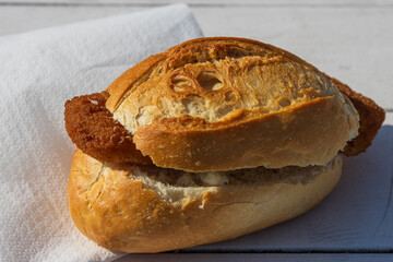 Fischbrötchen mit paniertem Seelachsfilet