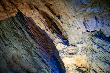 Geological structure of underground karst caves