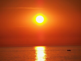 Idealny zachód słońca na widokówkę - Polskie Morze Bałtyckie, plaża w Rowach