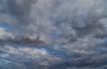 Obraz premium The sky covered with cumulus clouds resembles a 