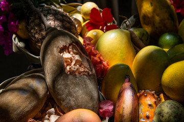 zestaw tropikalnych owoc&oacute;w występujących w Kenii