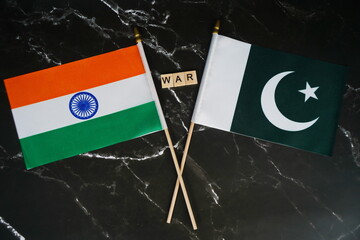 Flags of India and Pakistan and the inscription: War.