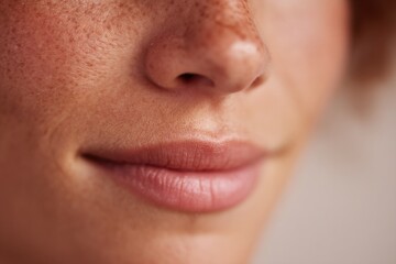 Obraz premium close-up portrait captures ideal emotional kiss against blurred background showcasing diverse identities