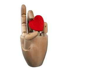 sztuczna dłoń trzymająca serce