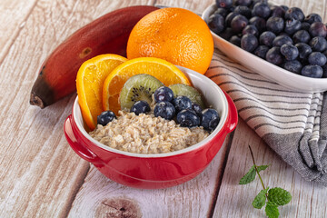 Oats porridge with blueberry, kiwi and orange