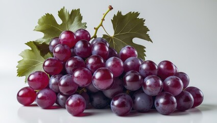 Fototapeta premium Single grape cluster isolated on white