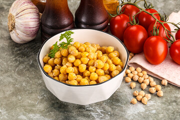 Canned chickpea in the bowl