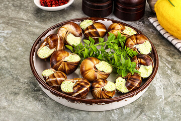 Fresnch escargort with basil butter