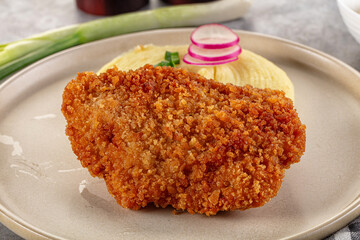 Chicken schnitzel with mashed potatoes