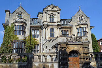 Obraz premium Oxford University, ivy covered gothic stone academic building