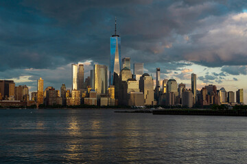 Obraz premium NYC skyline with skyscrapers. Manhattan and Brooklyn. New York City skyline with Hudson River views. Downtown NYC. New York from waterfront skyline. Tower of of New York.