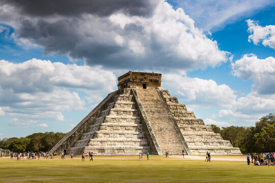 El Castillo temple, Chichen Itza, Yucatan, Mexico