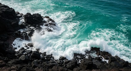 Obraz premium Ocean Waves Crashing Against Dark Rocks