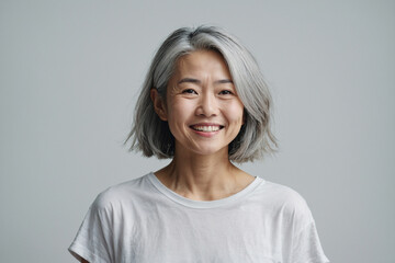 笑顔の素敵なシニアの女性