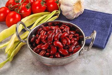 Canned red bean in the bowl