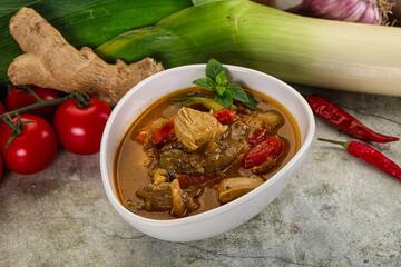 Thai curry with chicken and basil