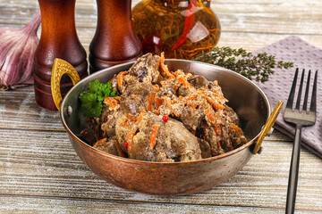 Chicken liver with cream and carrot
