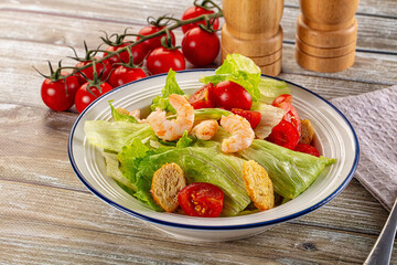 Caesar salad with prawn and romano