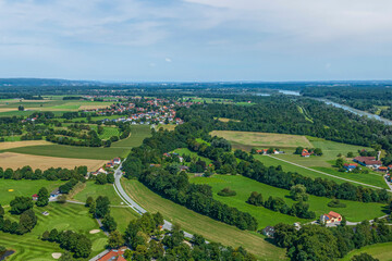 Fototapeta premium Die Region Niedergern bei Piesing in Oberbayern aus der Vogelperspektive