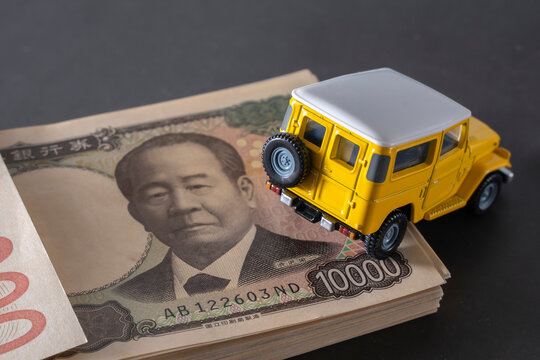 お金とSUV 自動車 - Powered by Adobe