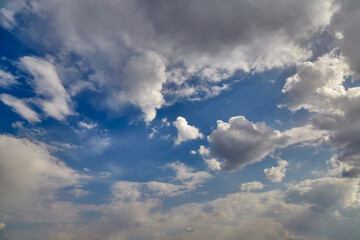 Cirrocumulus clouds filled the entire blue sky during daylight, white clouds in the sky.