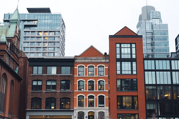 Fototapeta premium Old and new buildings showcase urban evolution in city architecture