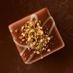 Praline Nougat mit Vollmilch und Knusper Broesel, Broesel konfekt, 