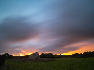 Naveta des Tudons durante el amanecer