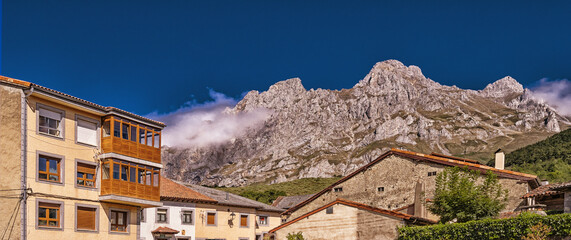 Posada de Valde&oacute;n, Traditional Architecture, Picos de Europa National Pak, UNESCO Biosphere Reserve, Le&oacute;n, Castile and Le&oacute;n, Spain, Europe