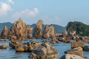 和歌山県串本町の橋杭岩と海の風景