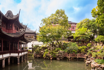 Naklejka premium Traditional chinese architecture in Shanghai, China