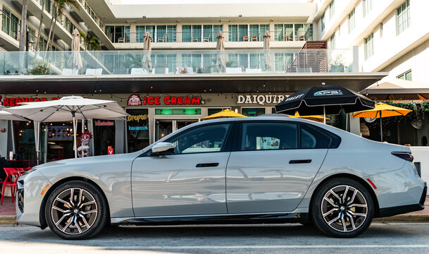 Miami, Florida, USA - November 21, 2024: grey BMW i7 2024 electric sedan. Luxury sedan car of BMW i7. Electric car of BMW i7 parked outdoor. BMW i7, side view.