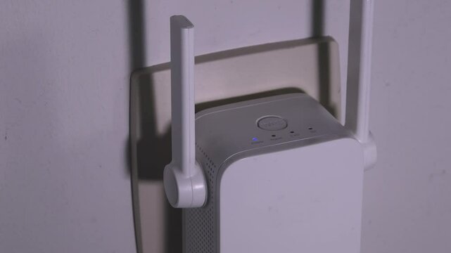 Enhancing home Wi-Fi signal with an effective range extender setup