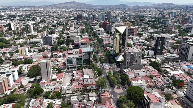 Vista a&eacute;rea de edificios y calles de Guadalajara y Avenida Chapultepec