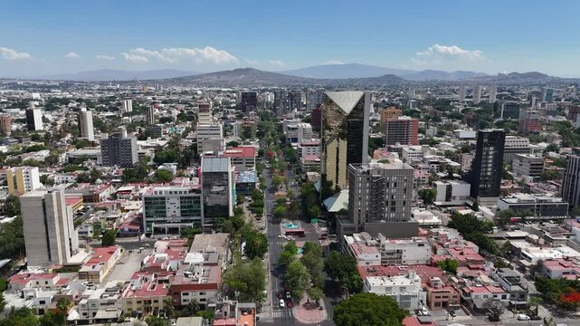 Vista a&eacute;rea de edificios y calles de Guadalajara y Avenida Chapultepec