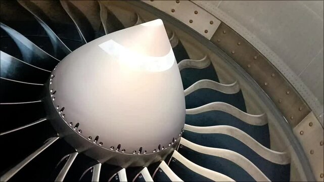 Aircraft turbofan engine with fan blades rotating slowly after engine shutdown