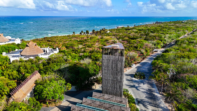 edificio tipo torre en playa de Tulum