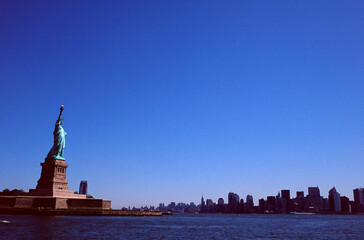 Fototapeta premium new york city skyline and Statue of Liberty