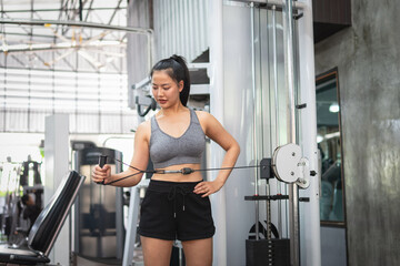 Fototapeta premium A woman in workout clothes is in a gym.