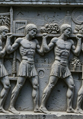 Obraz premium Ancient Roman Relief Sculpture Workers Carrying Goods History Artifact