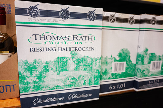 Thoma's Rath Riesling Halbtrocken boxes displayed in a product shelf
