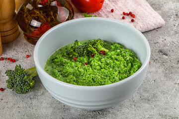 Dietari vegan broccoli cream soup
