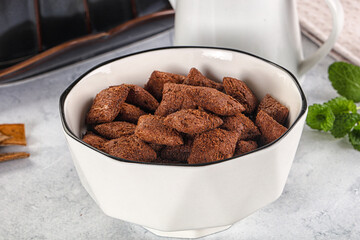 Dry sweet chocolate ceral flakes