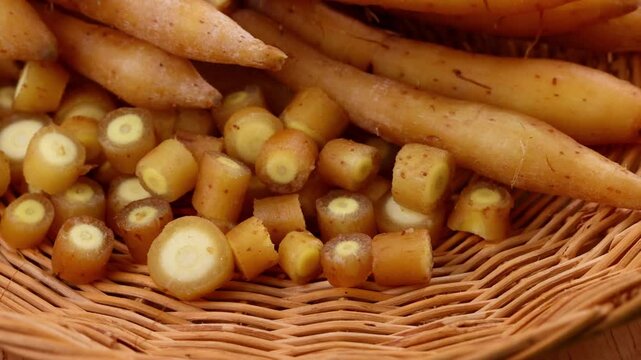 Fresh Finger root or Kaempfer (kachai)