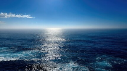 Fototapeta premium A panoramic view of the ocean horizon on a clear day, with the line between the sea and sky almost blending together