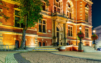 Obraz premium New Town Hall in Gdansk, night cityscape