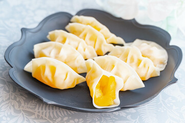 餃子の皮で作るアップルパイ