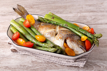 dourada fish with asparagus and tomato