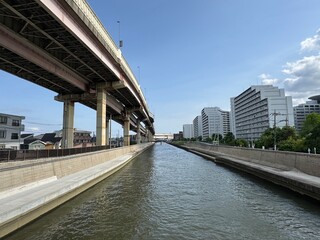 東京都足立区の小菅駅と綾瀬駅の間にある綾瀬川